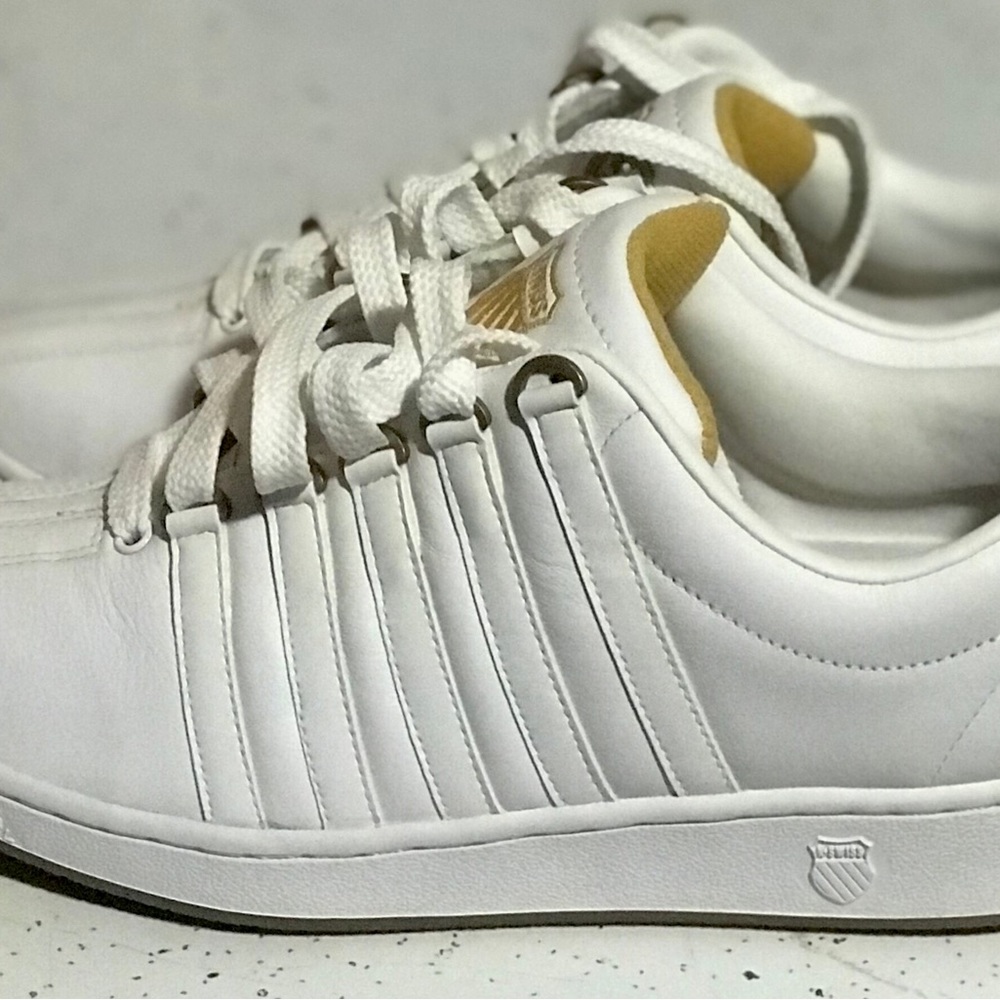 K-Swiss Men’s Classic Tennis Shoe Size 8.5